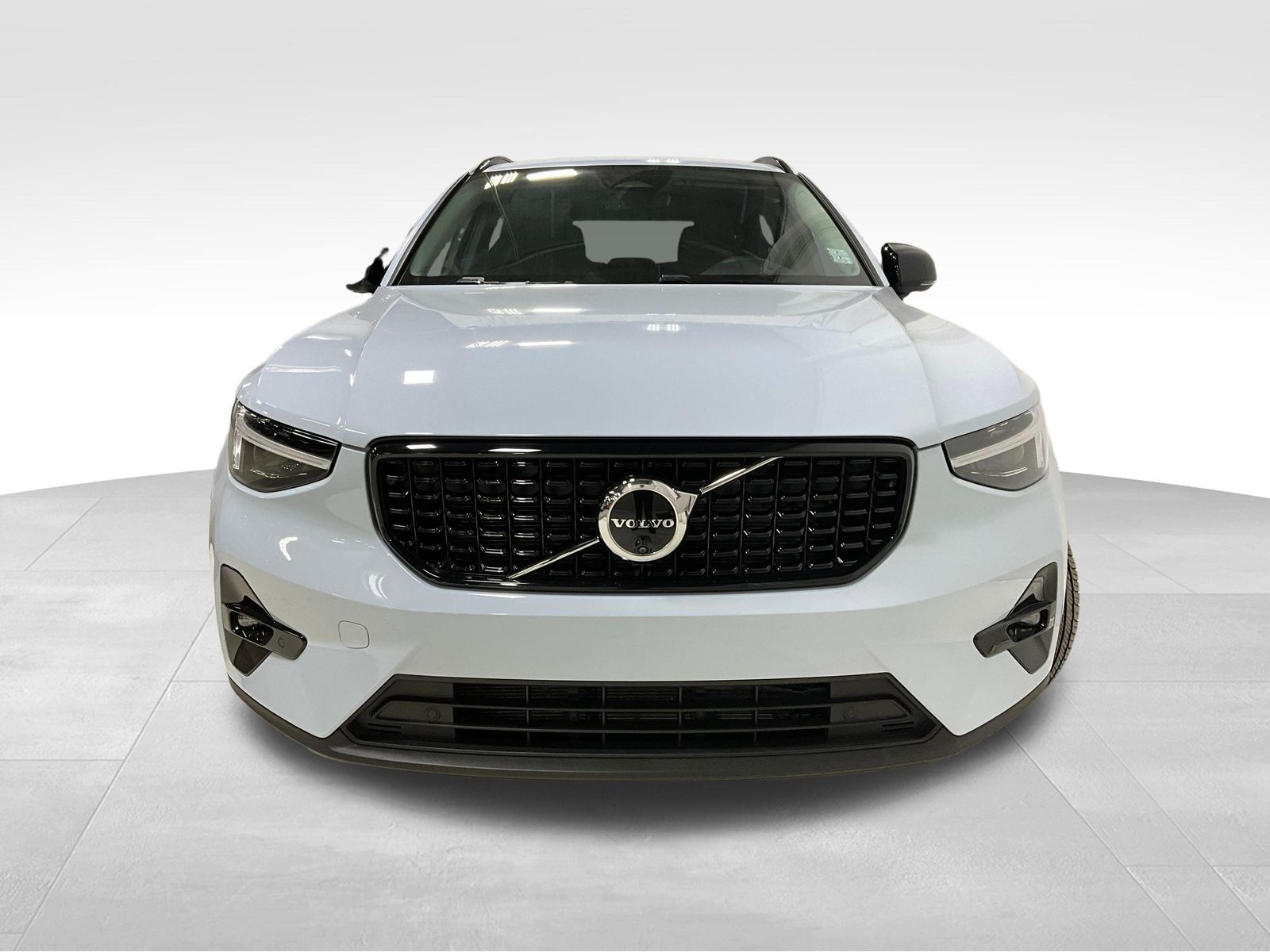 2026 Volvo XC40 Plus - Photo 2