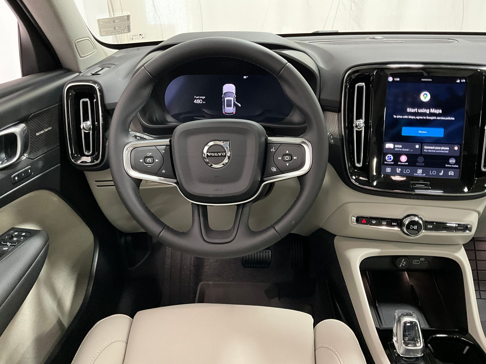 2026 Volvo XC40 photo 4