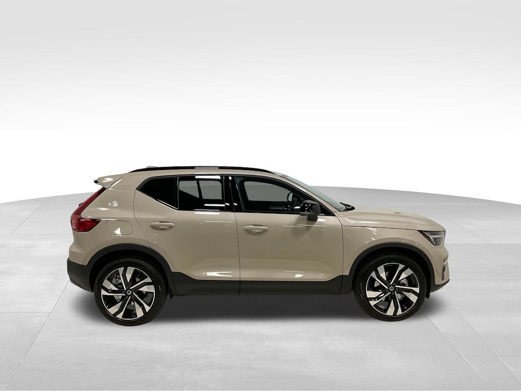 New 2026 Volvo XC40 B5 Ultra SUV