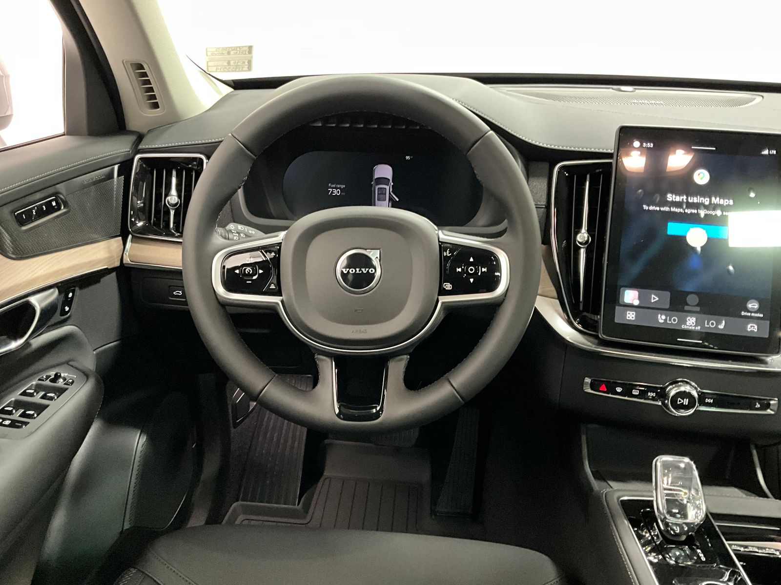 2026 Volvo XC90 B5 Plus photo 4