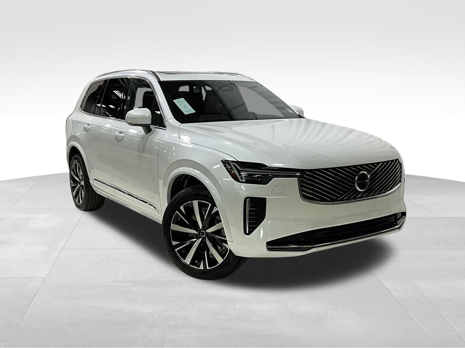 2025 Volvo XC90 Core's photo