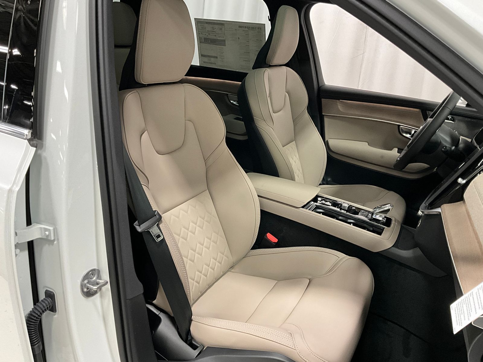 2026 Volvo XC90 Plus - Photo 7