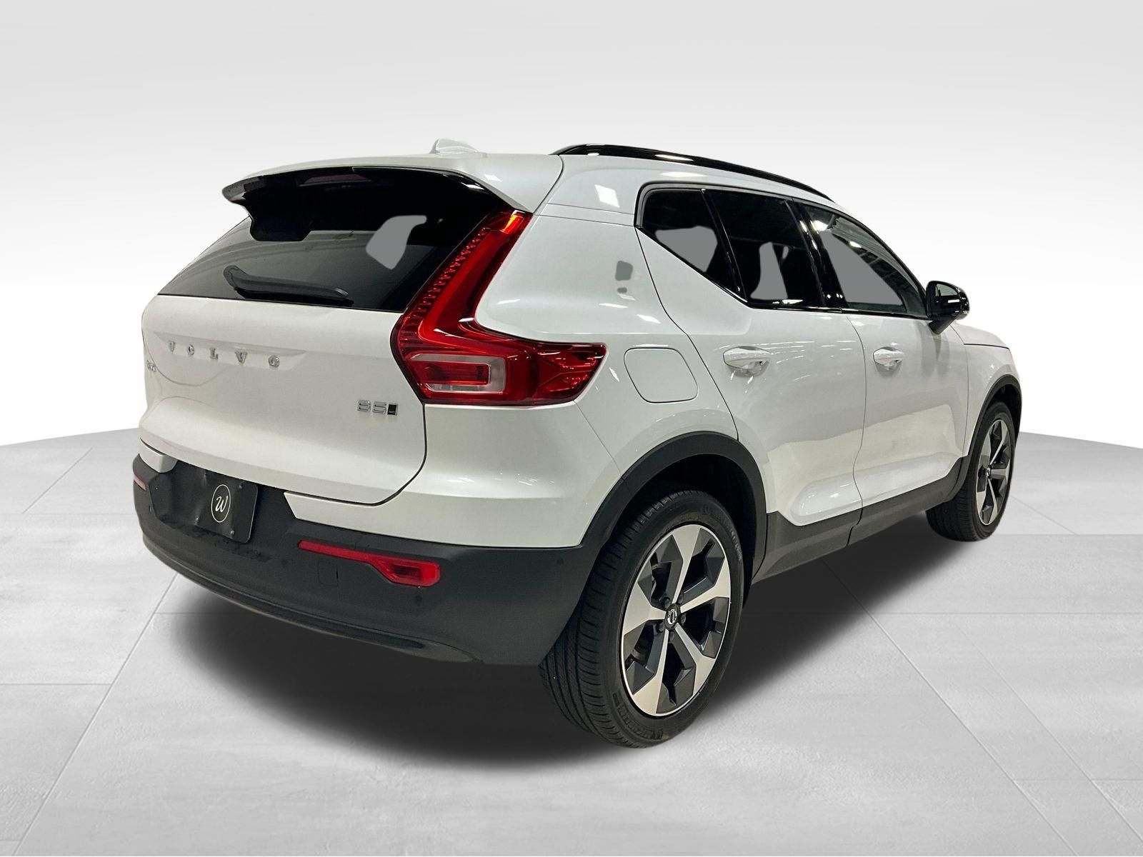 2026 Volvo XC40 Plus - Photo 11
