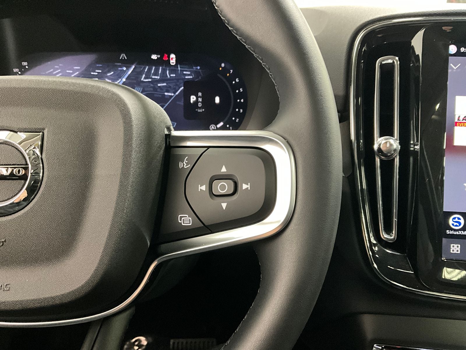 2026 Volvo XC40 Plus - Photo 18