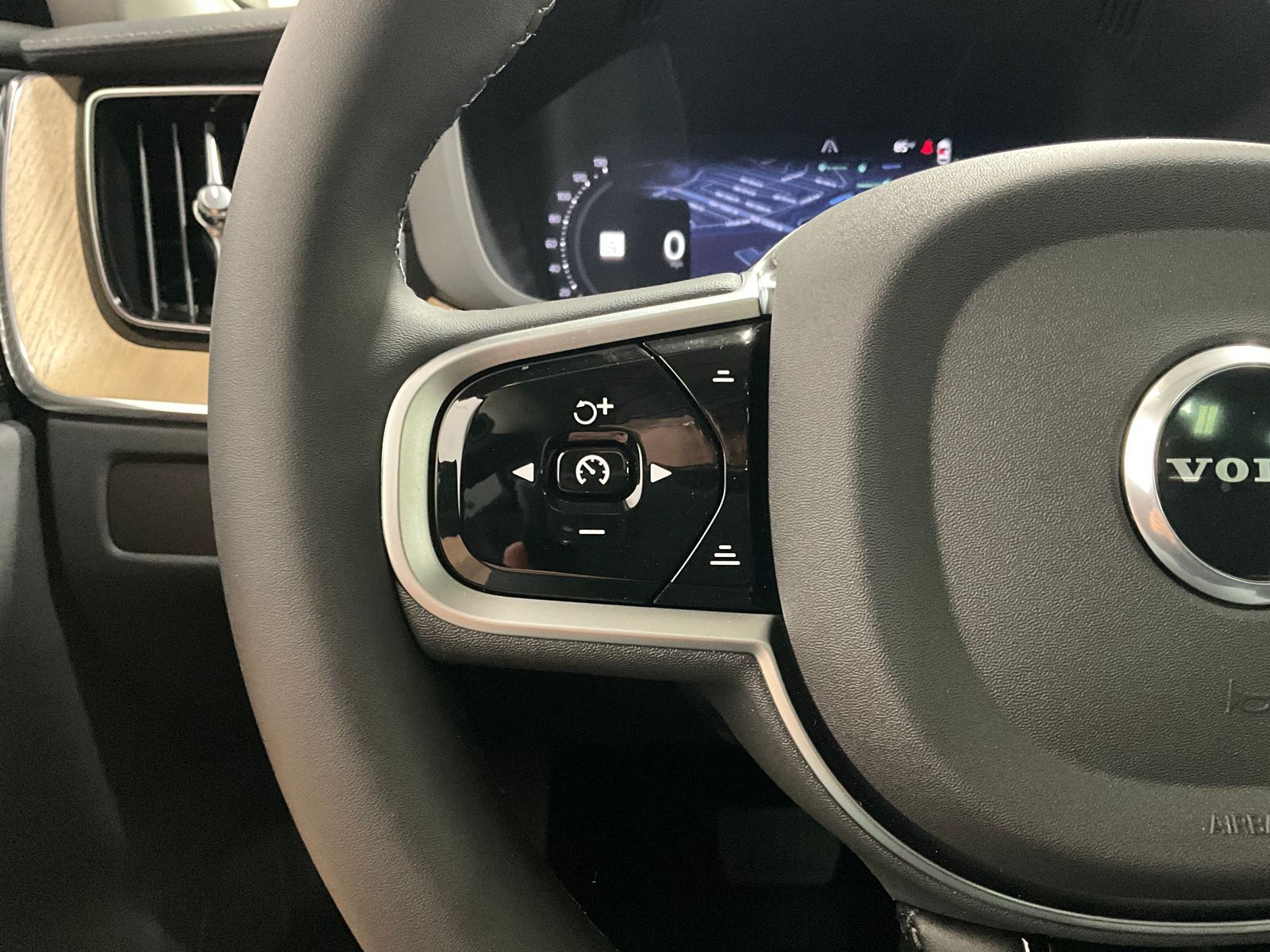 2026 Volvo XC60 Ultra - Photo 16