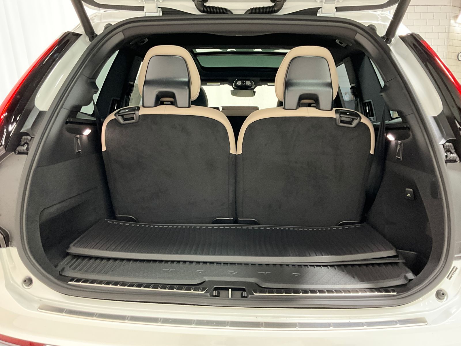 2026 Volvo XC90 Plus - Photo 24