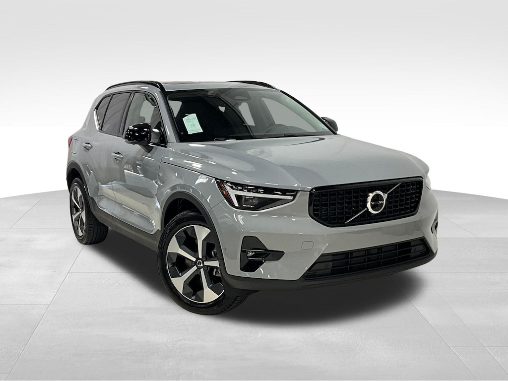 New 2026 Volvo XC40 B5 Plus SUV