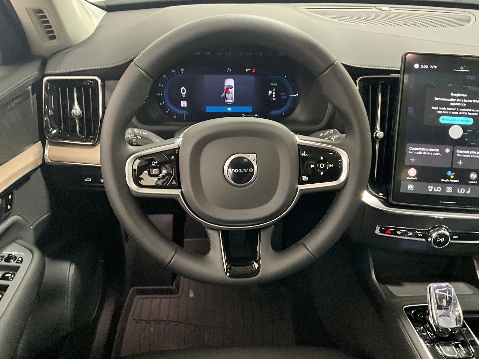 2025 Volvo XC90 Plus T8 AWD photo 4