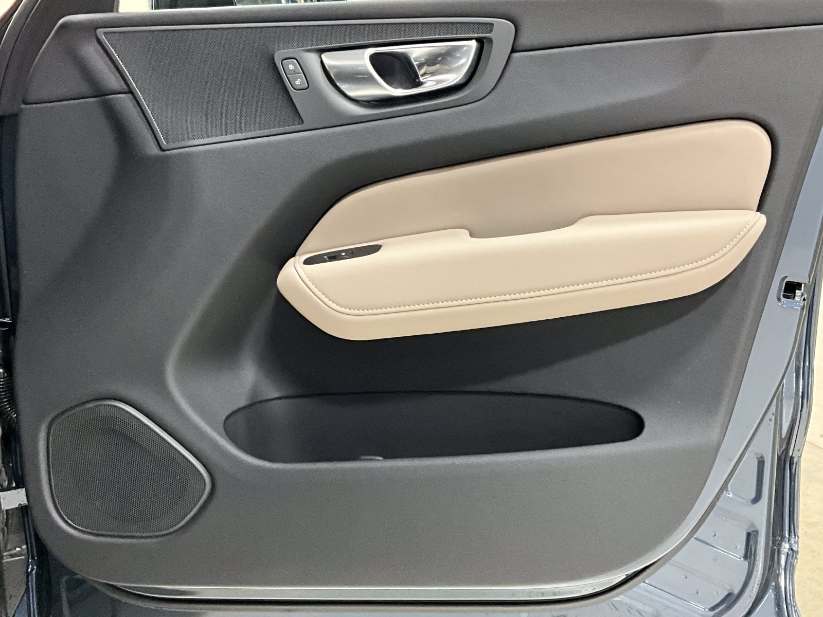 2026 Volvo XC60 Plus - Photo 21