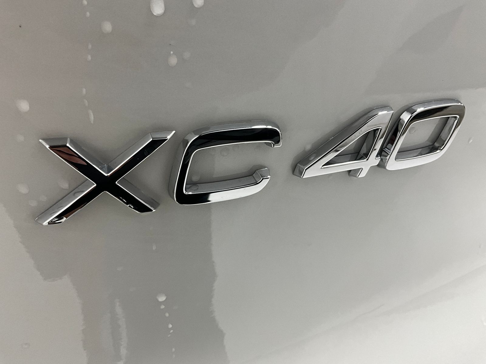2026 Volvo XC40 Plus - Photo 8