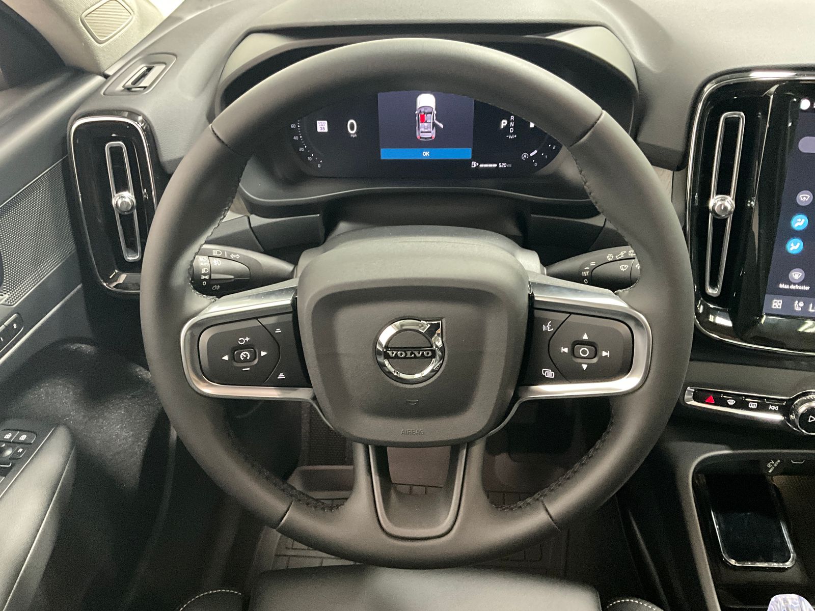 2026 Volvo XC40 Plus photo 4