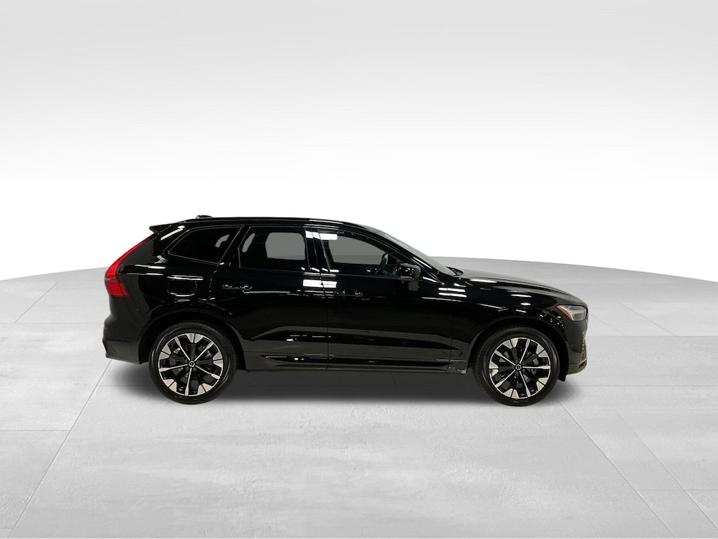 New 2026 Volvo XC60 B5 Plus SUV