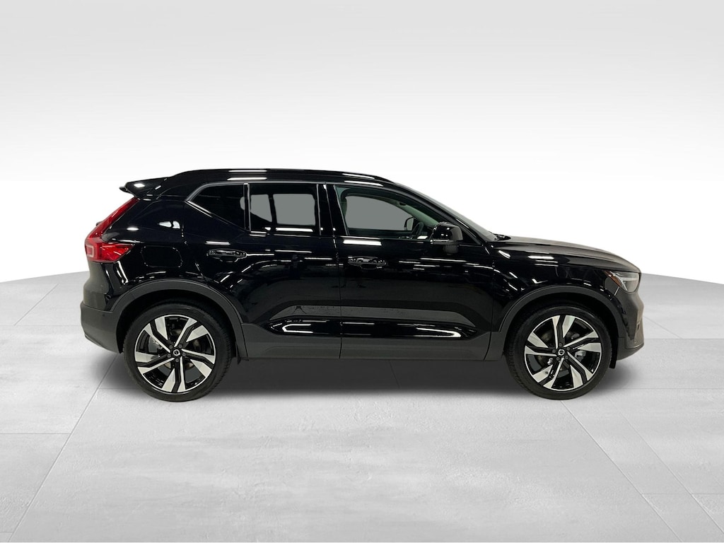 New 2026 Volvo XC40 B5 Ultra SUV