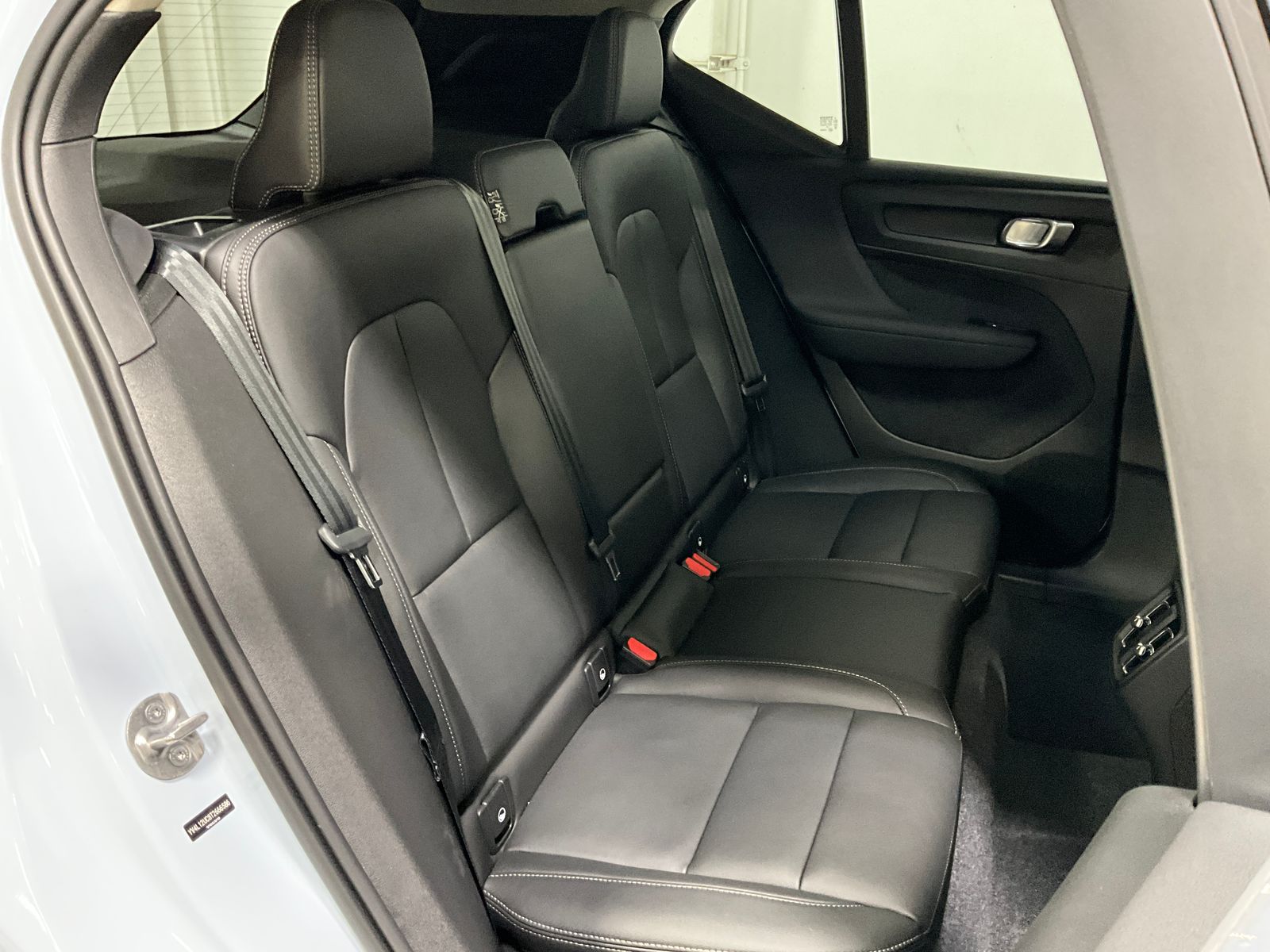 2026 Volvo XC40 Plus - Photo 23
