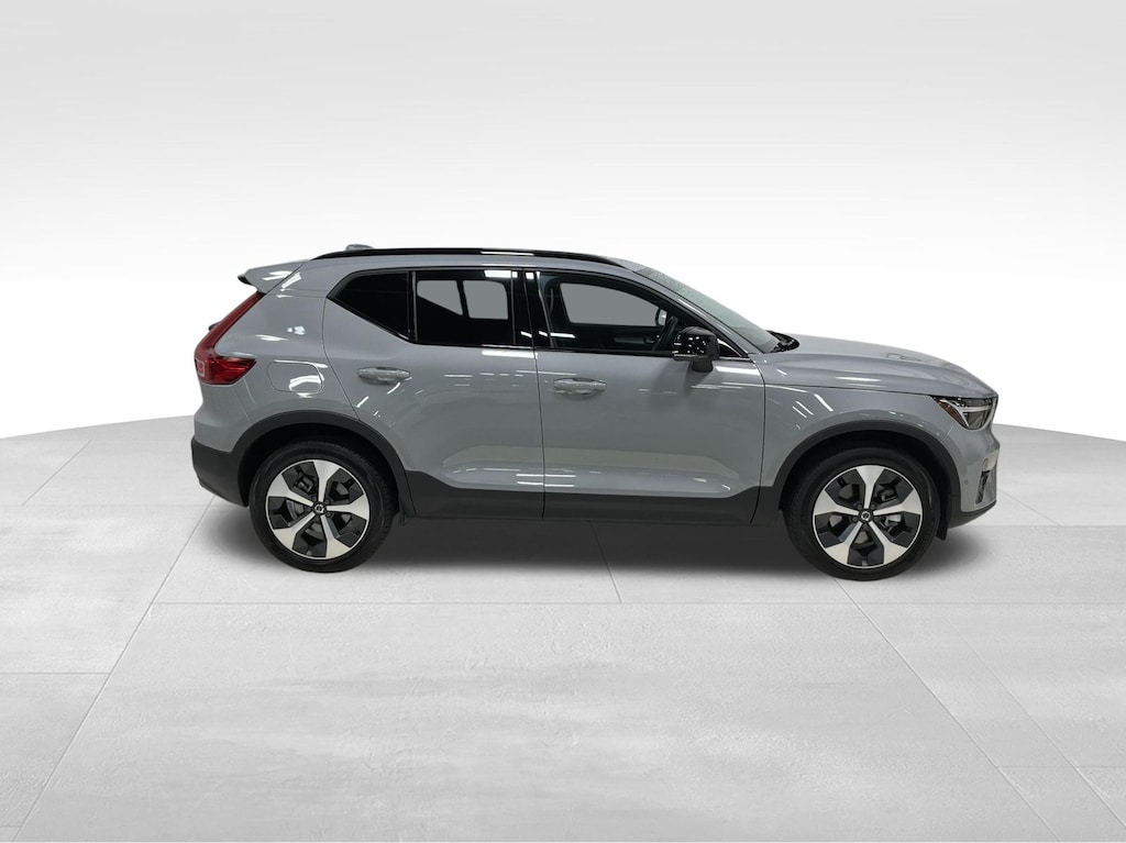 New 2026 Volvo XC40 B5 Plus SUV