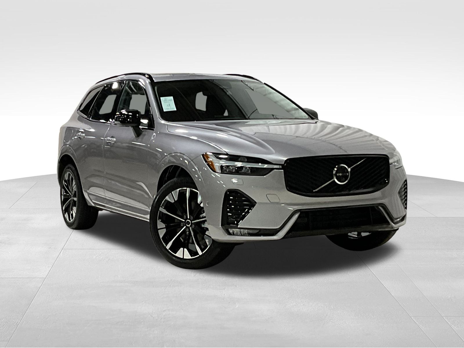 2026 Volvo XC60 Plus's photo