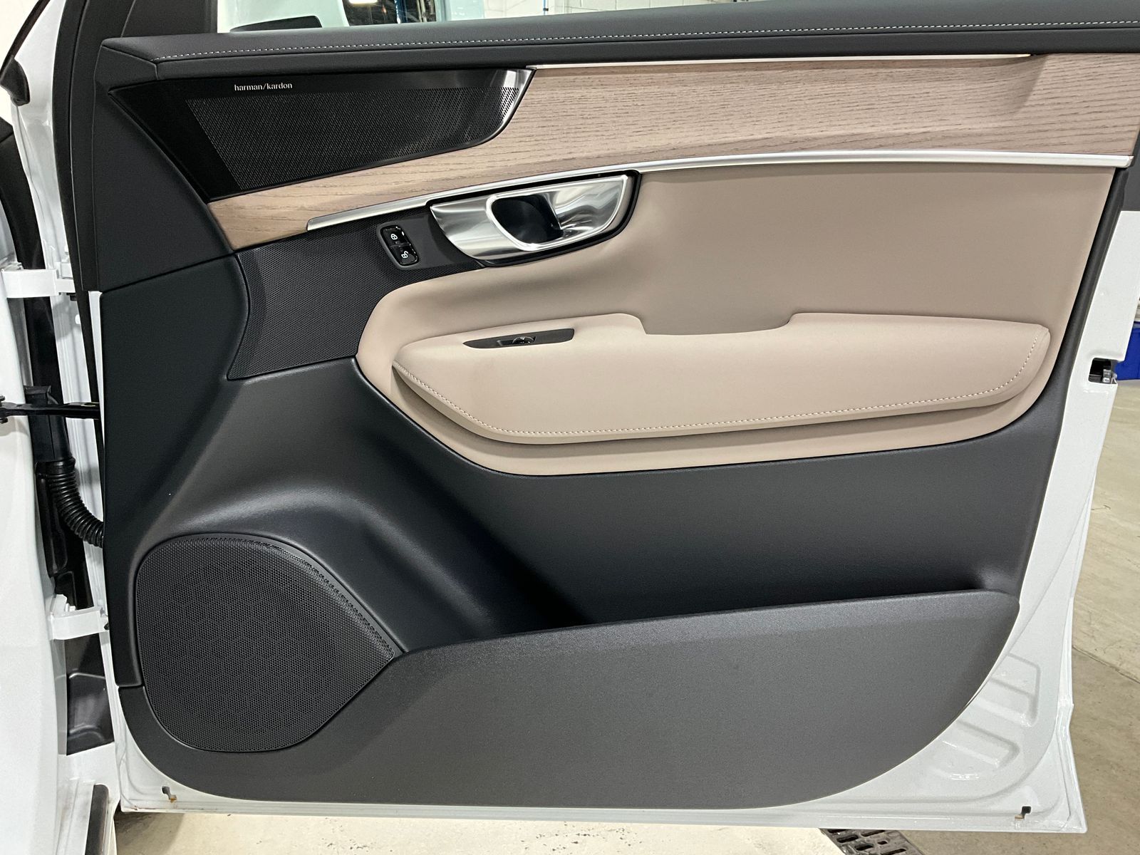 2026 Volvo XC90 Plus - Photo 21