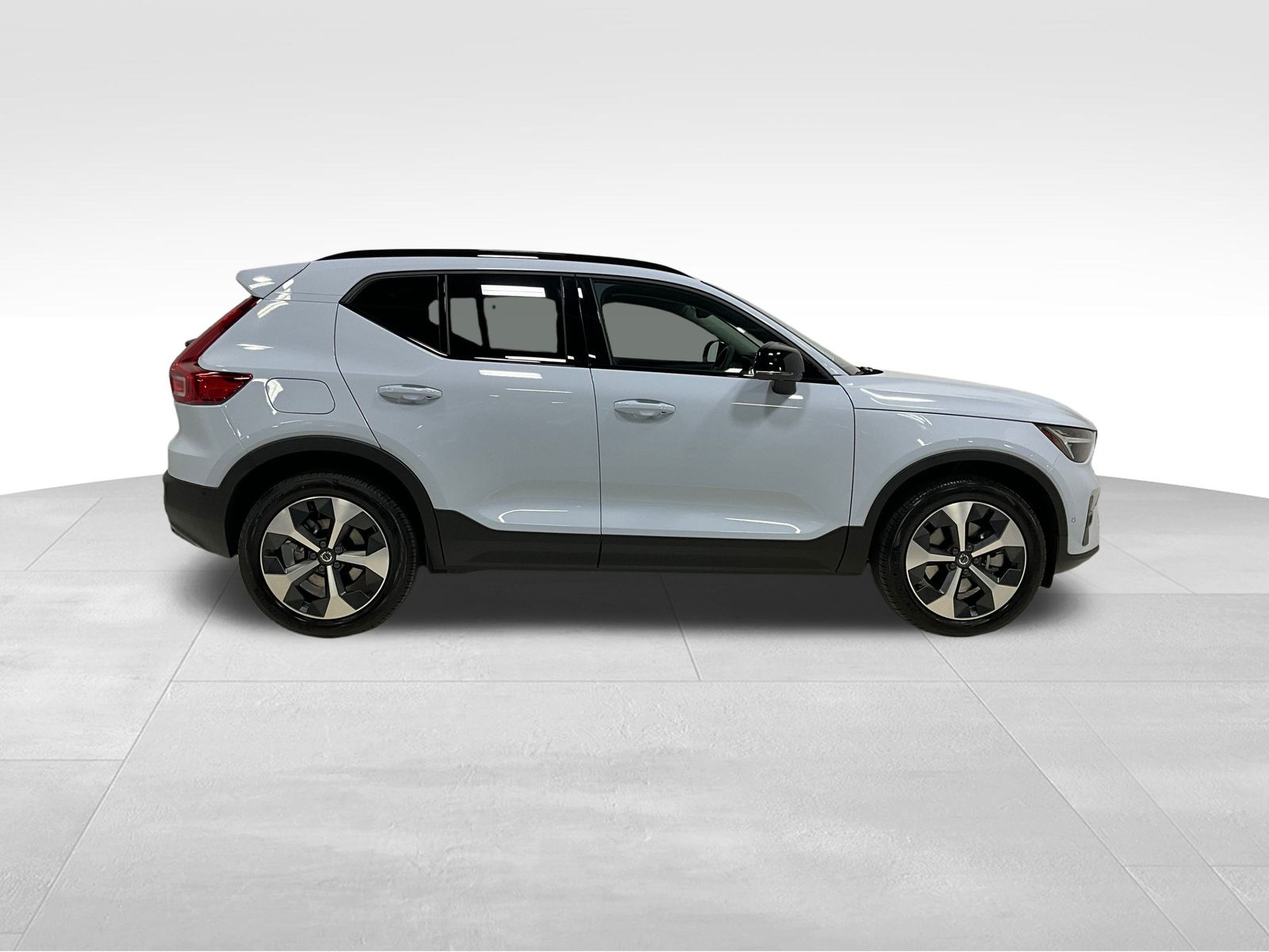 2026 Volvo XC40 Plus photo 3