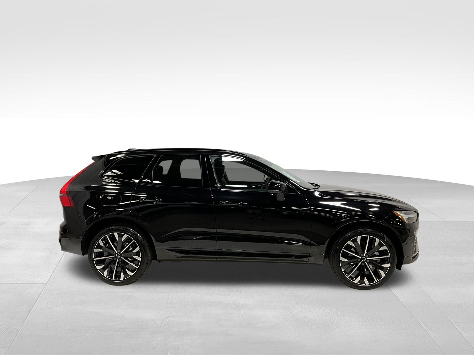 2026 Volvo XC60 B5 photo 3