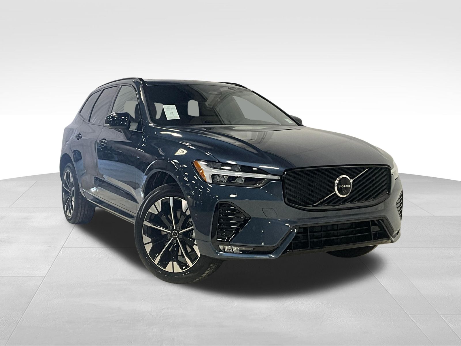 2026 Volvo XC60 B5 Plus Dark AWD's photo