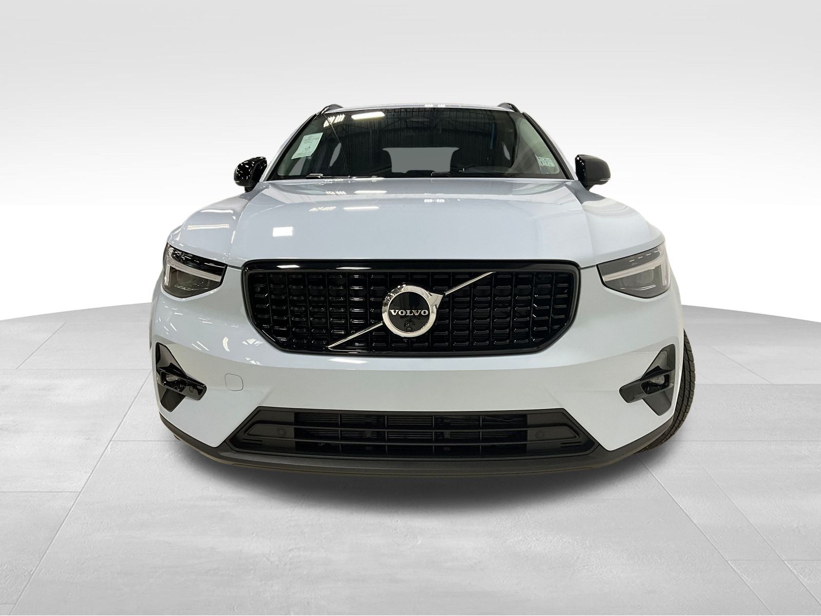 2026 Volvo XC40 Plus photo 2