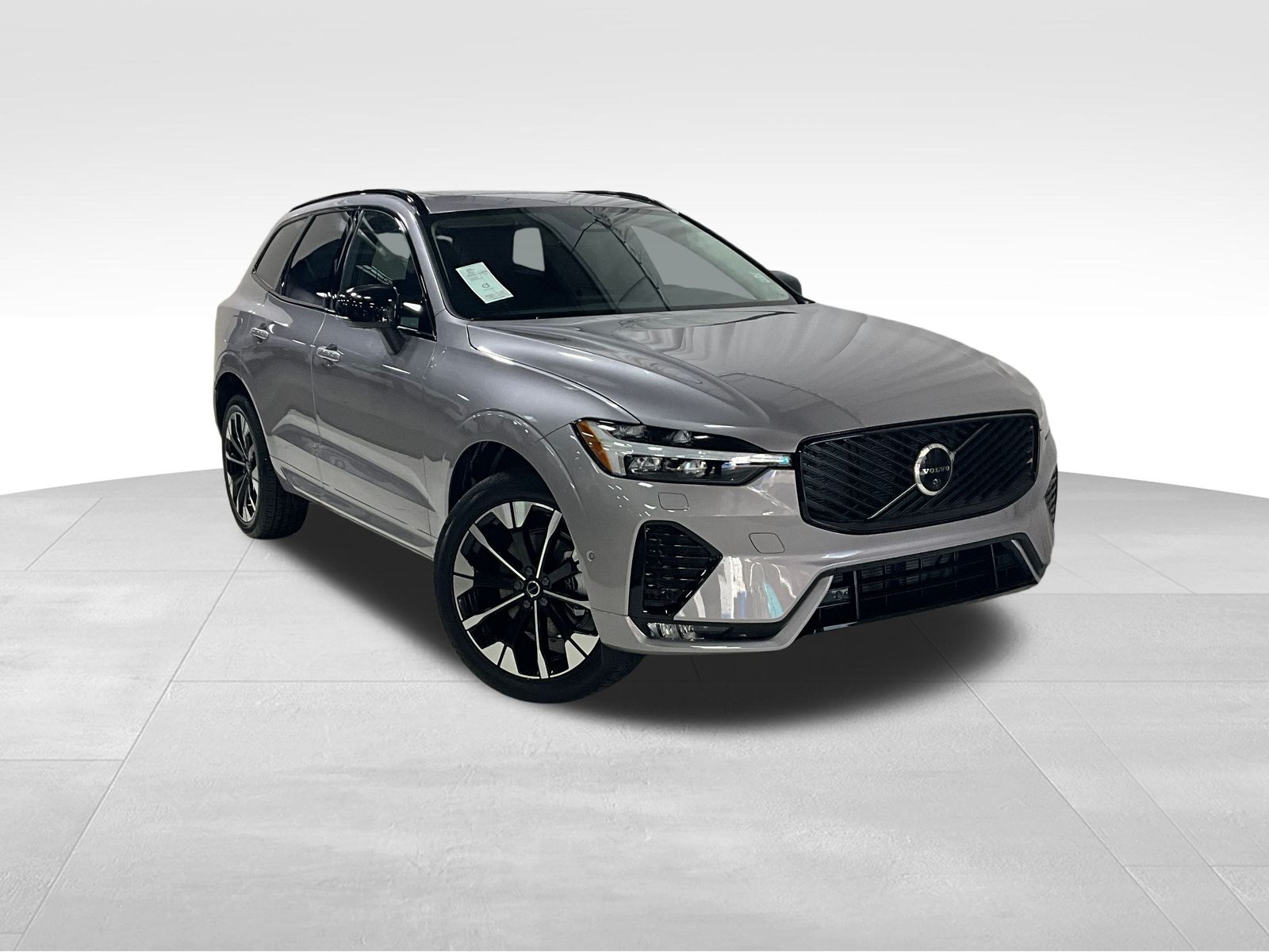 2026 Volvo XC60 Plus's photo