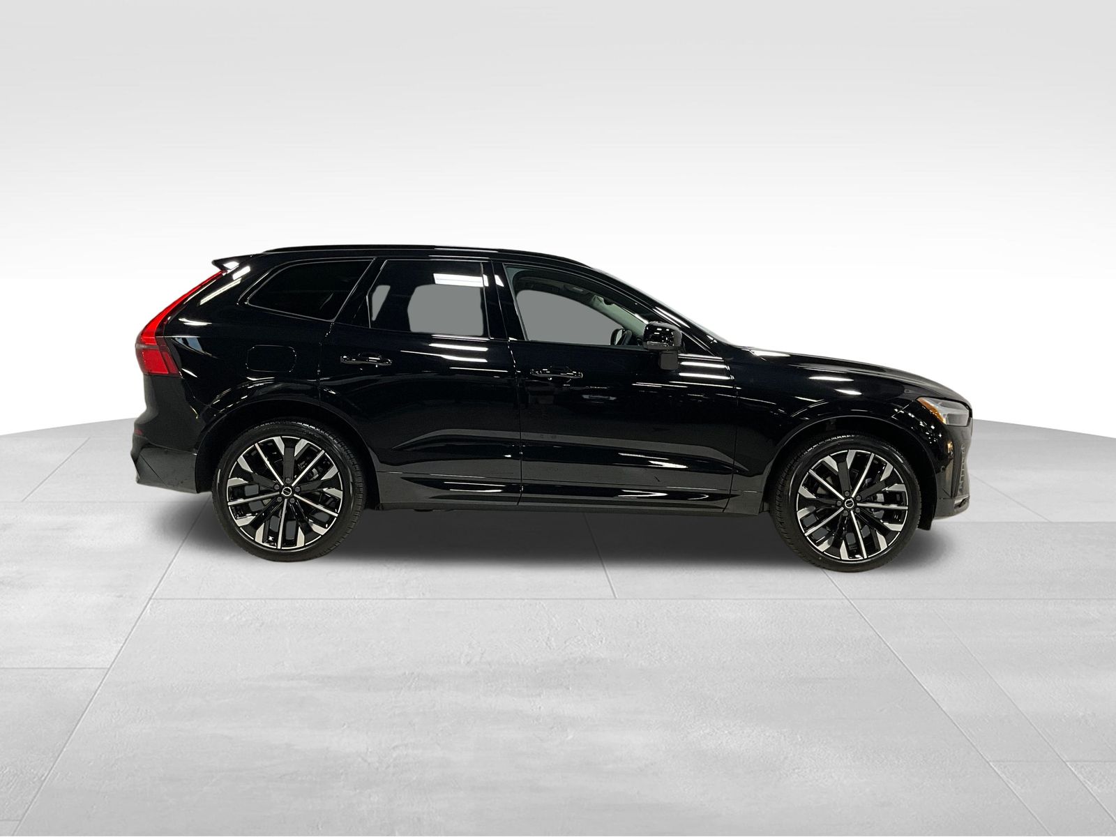 2026 Volvo XC60 B5 photo 3