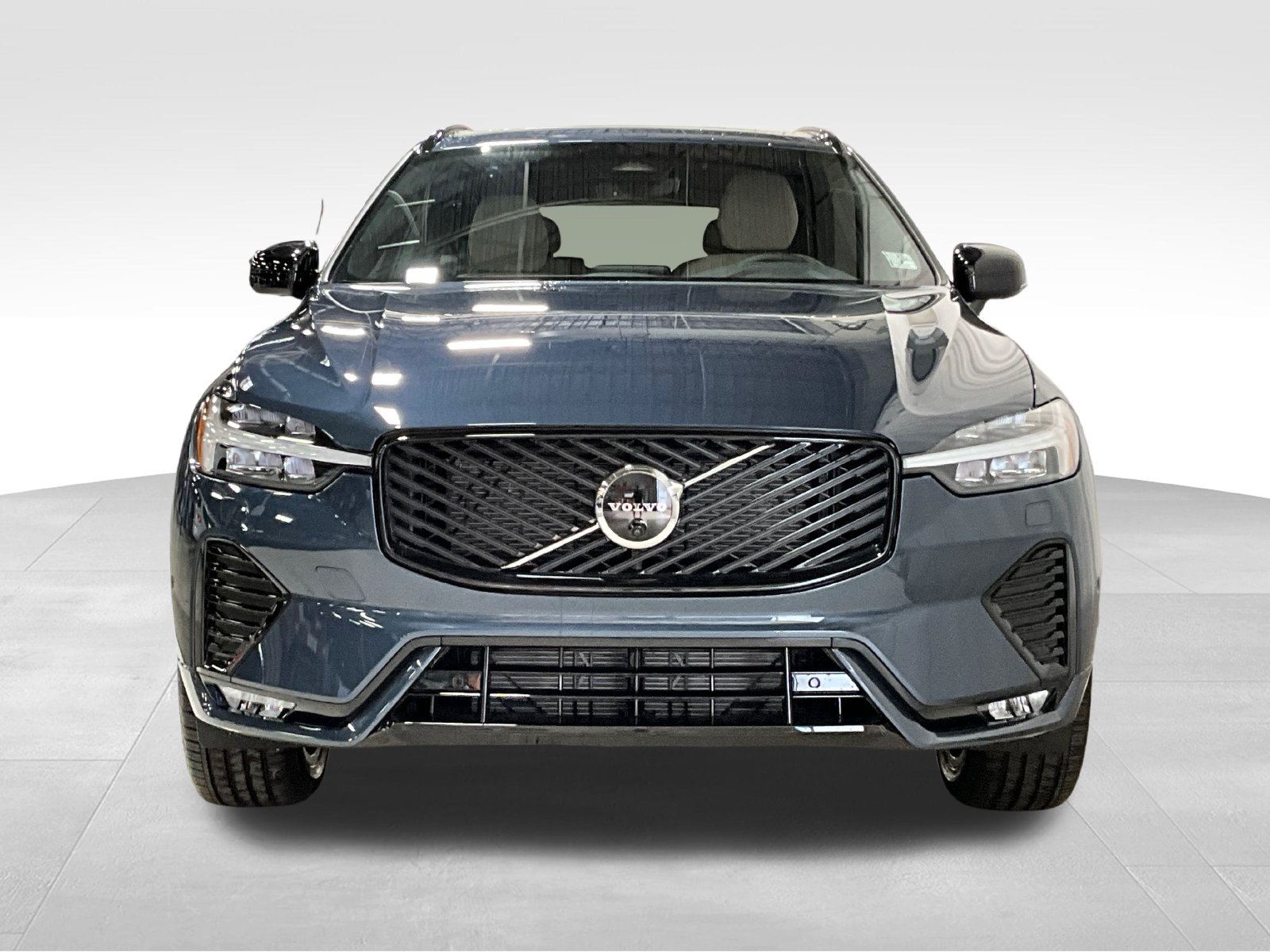 2026 Volvo XC60 Plus - Photo 2