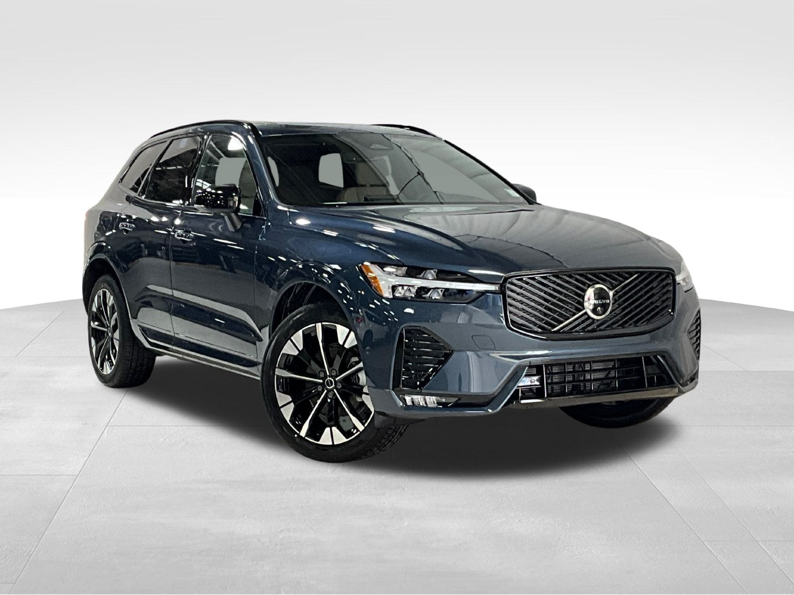 2026 Volvo XC60 Plus
