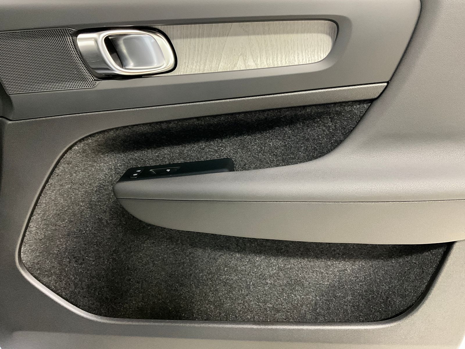 2026 Volvo XC40 Plus - Photo 21