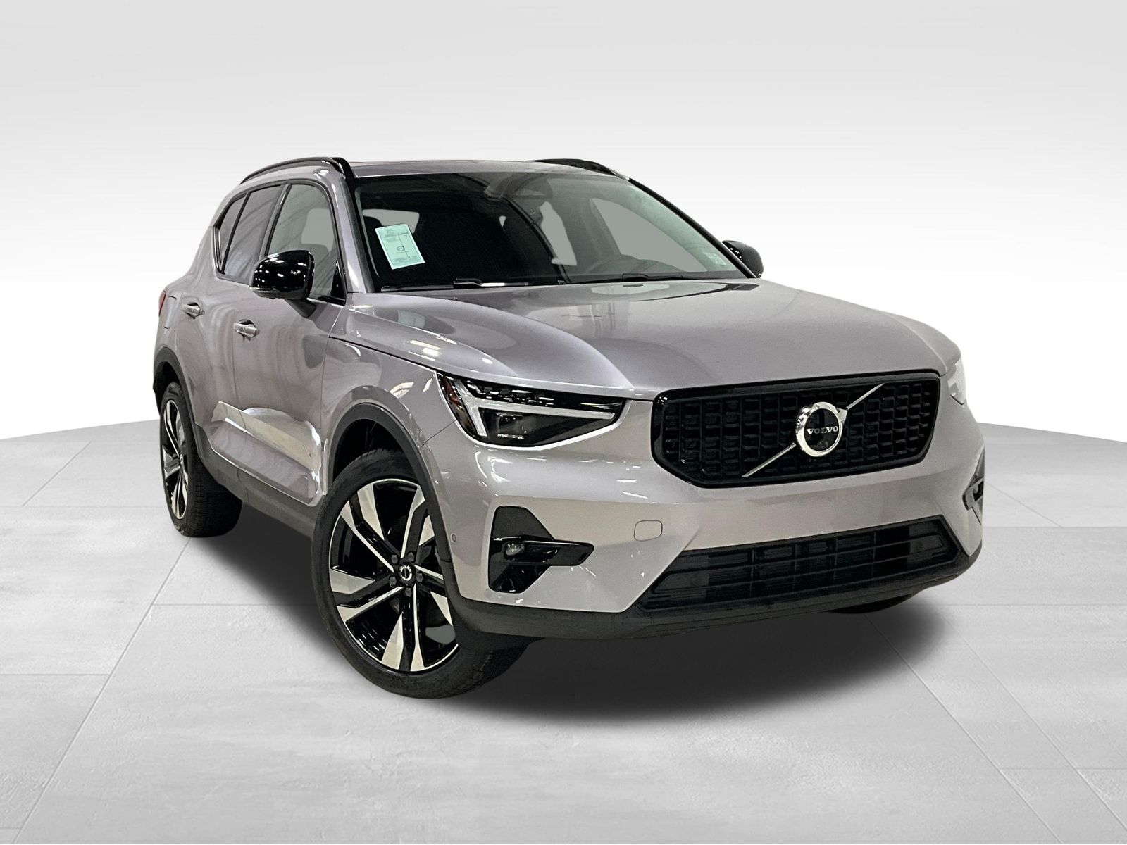 2026 Volvo XC40 B5 Ultra Dark AWD's photo