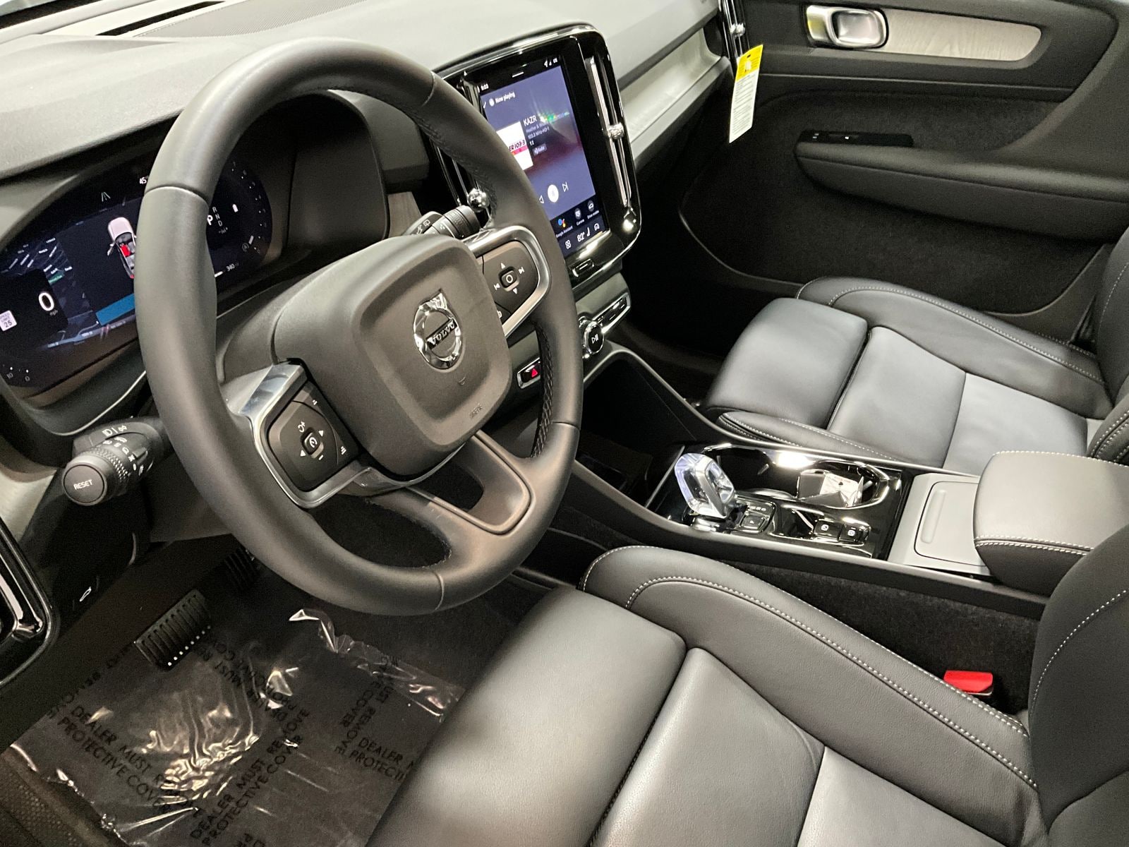 2026 Volvo XC40 Plus - Photo 13
