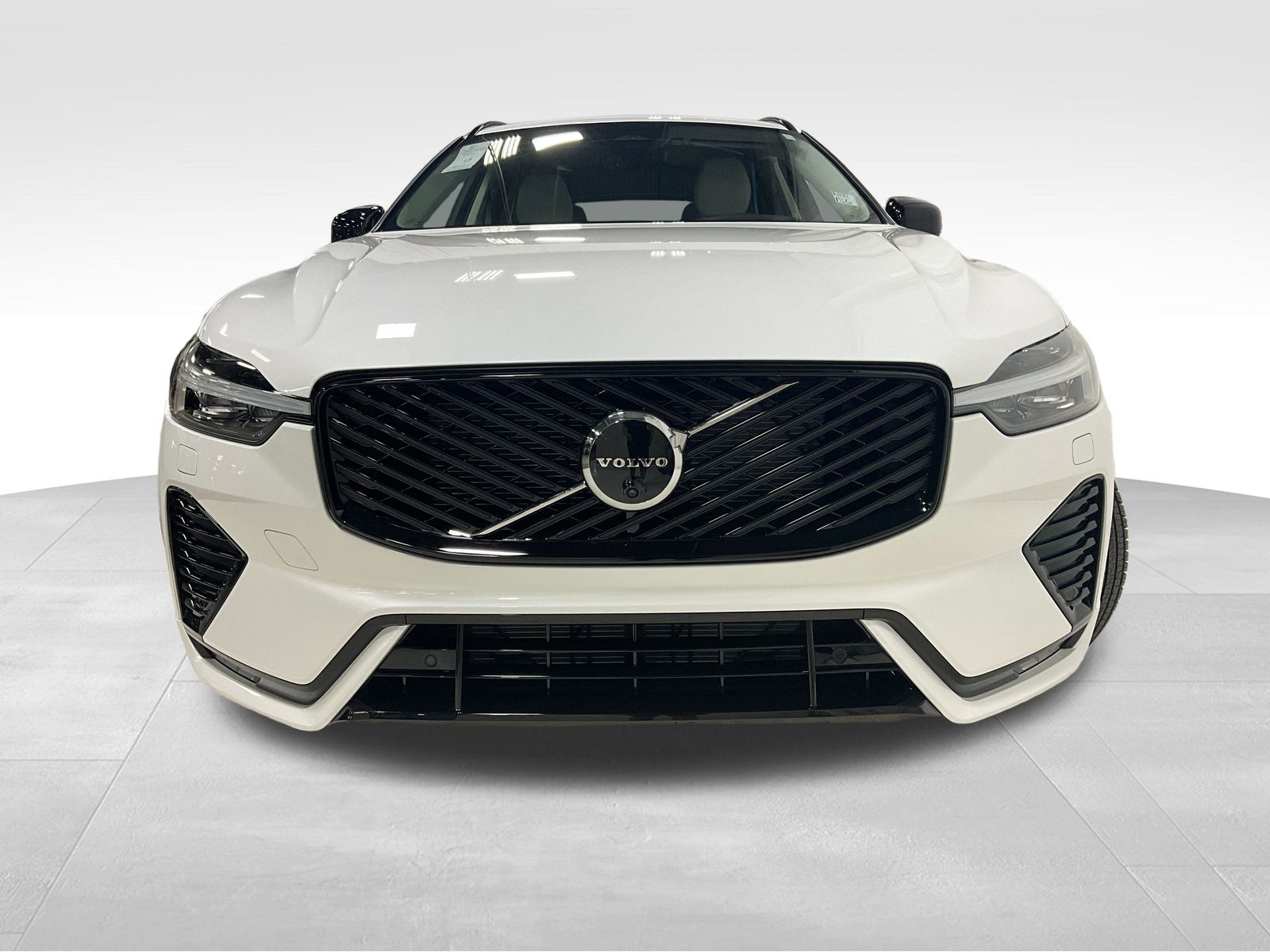 2026 Volvo XC60 B5 photo 2