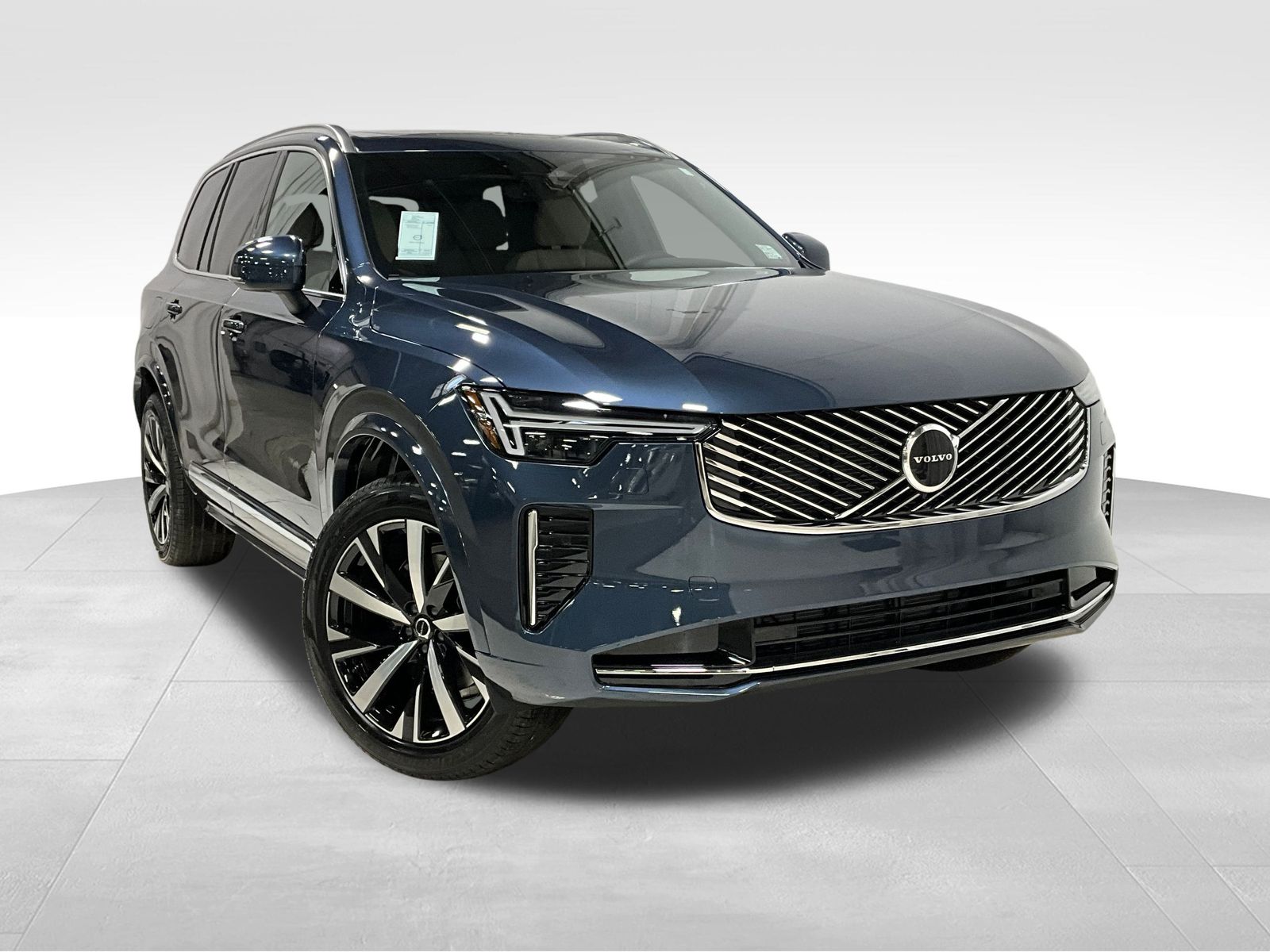 2026 Volvo XC90 Core's photo