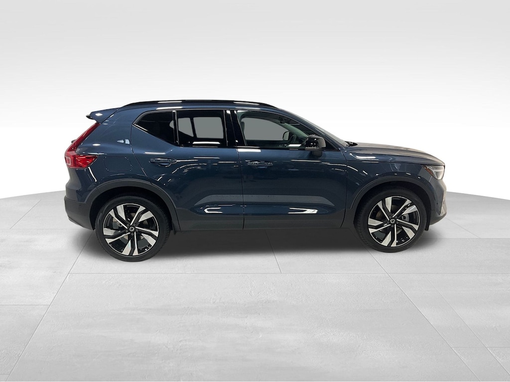 New 2026 Volvo XC40 B5 Ultra SUV