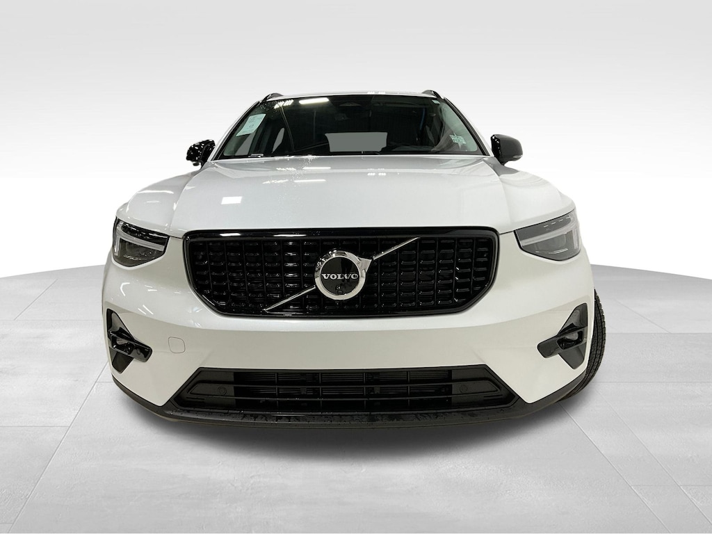 New 2026 Volvo XC40 B5 Ultra SUV