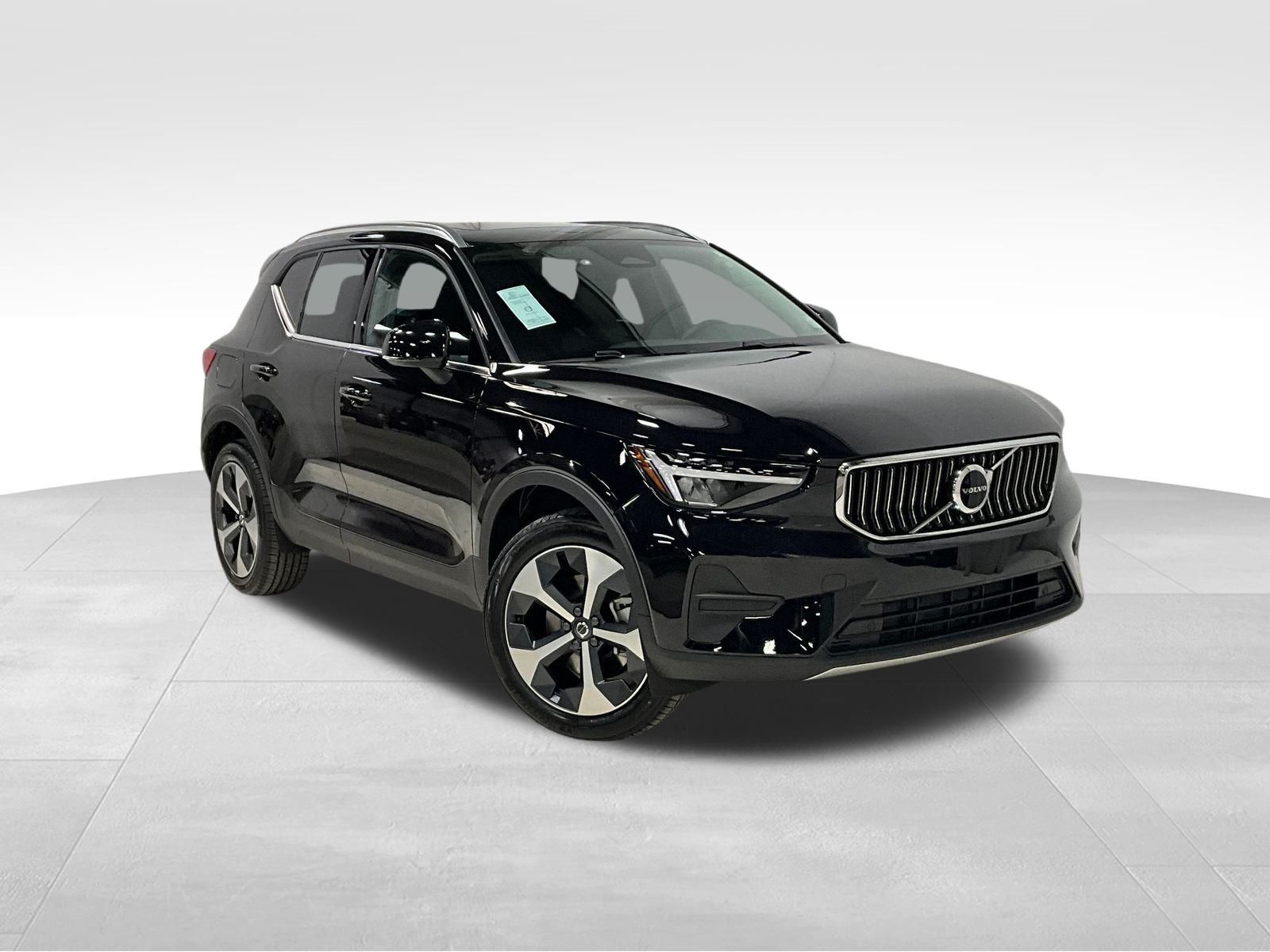 2025 Volvo XC40 Core