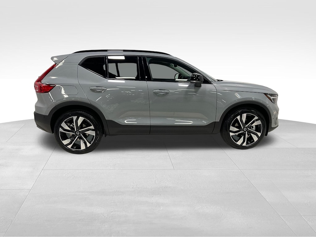 New 2026 Volvo XC40 B5 Plus SUV