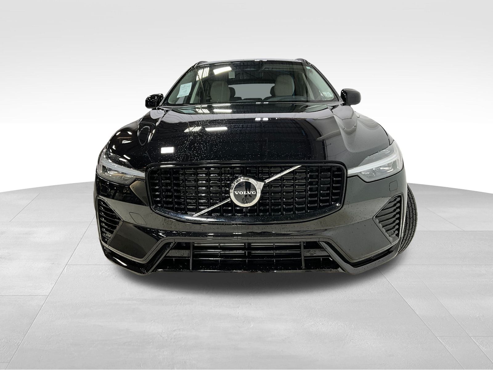 2025 Volvo XC60 Hybrid T8 Plus photo 2