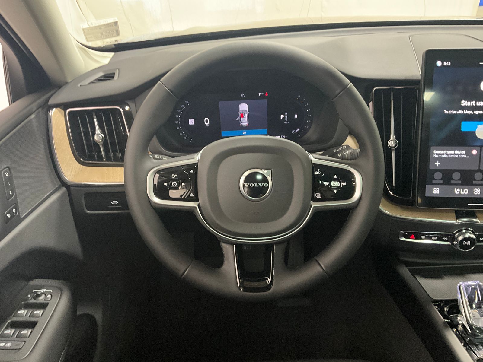 2026 Volvo XC60 B5 Plus photo 4