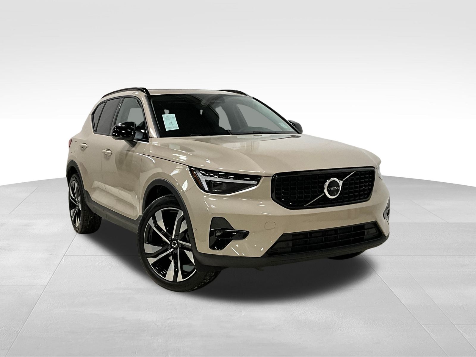 2026 Volvo XC40 B5 Ultra Dark AWD's photo
