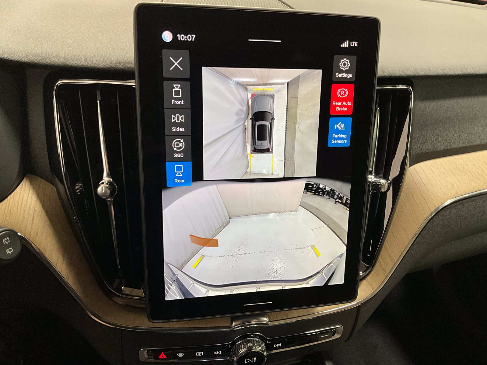 2026 Volvo XC60 Plus - Photo 19