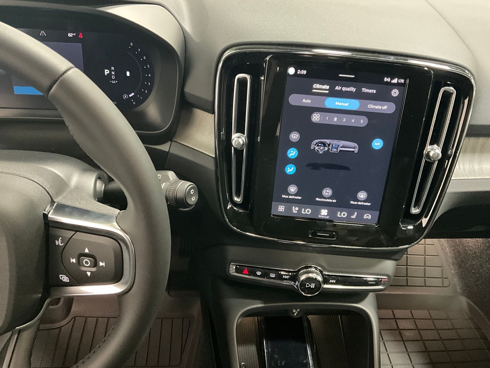 2026 Volvo XC40 Plus - Photo 6