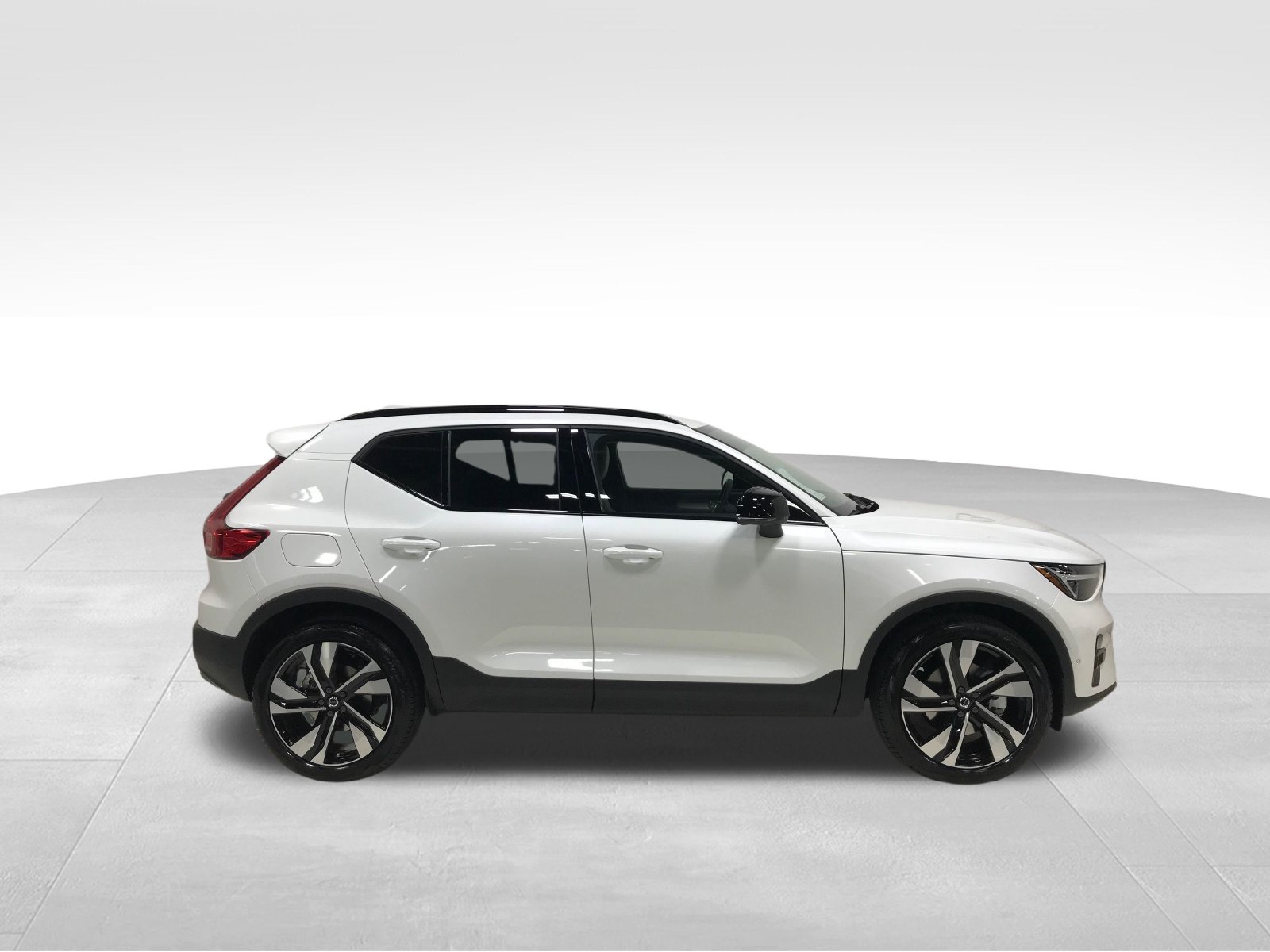 New 2026 Volvo XC40 B5 Ultra SUV