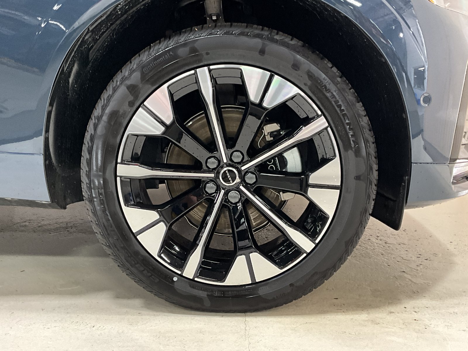 2026 Volvo XC60 Plus - Photo 8