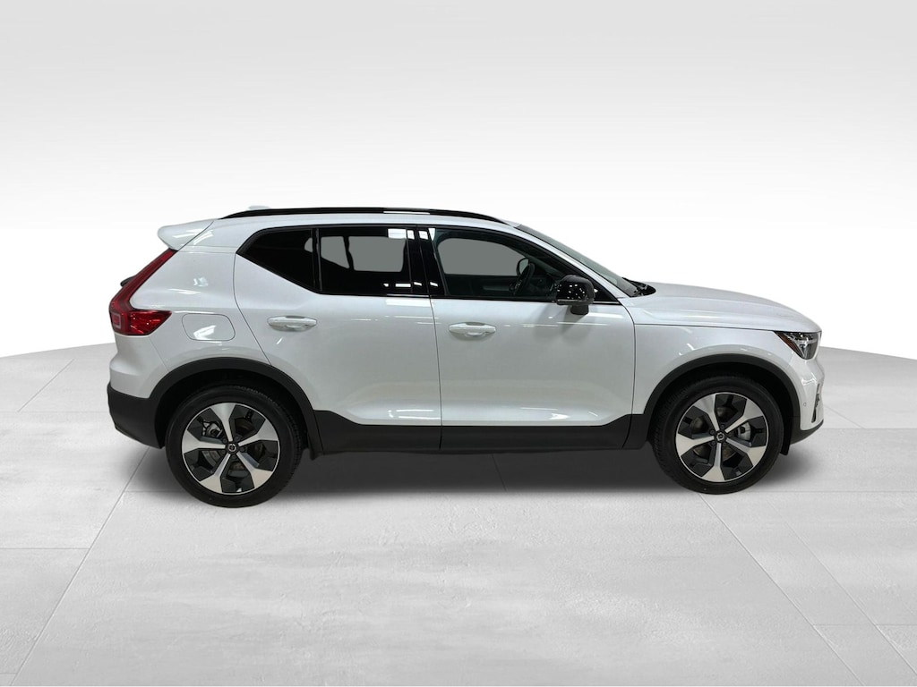 New 2026 Volvo XC40 B5 Plus SUV