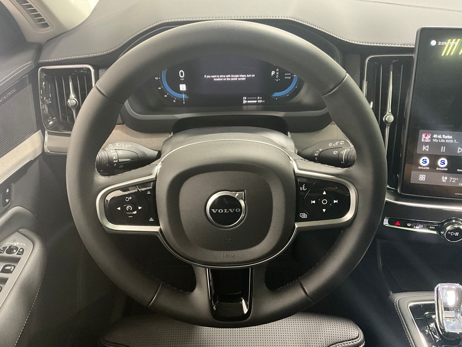 2025 Volvo XC90 T8 photo 4
