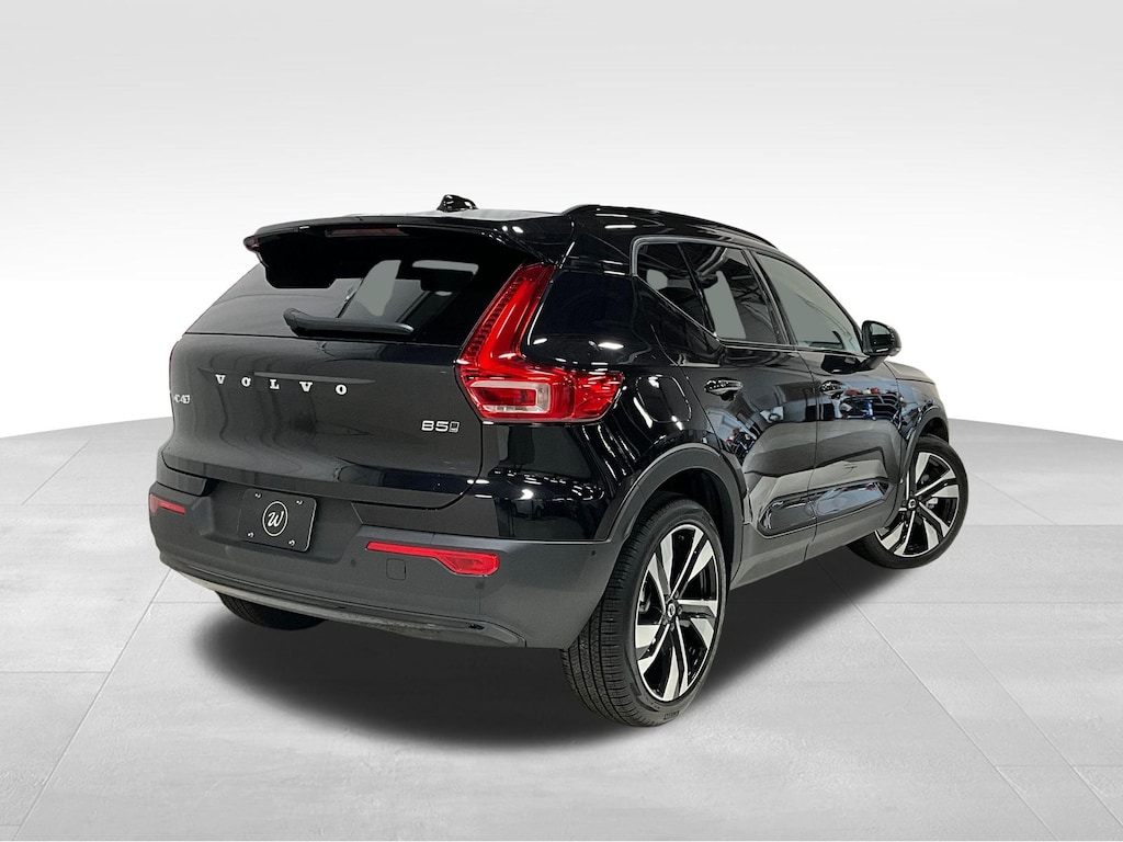 New 2026 Volvo XC40 B5 Ultra SUV