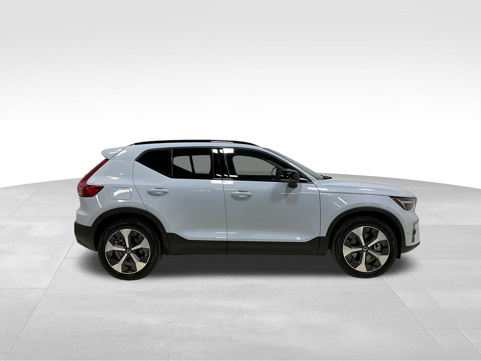 2026 Volvo XC40 Plus - Photo 4