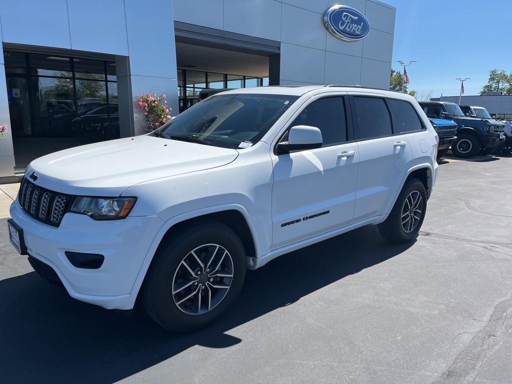 Used 2017 Jeep Grand Cherokee Altitude with VIN 1C4RJEAG6HC702900 for sale in Willowbrook, IL